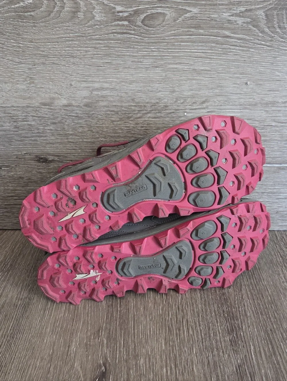 Altra Women's Lone Peak 4 Athletic Trail Running Shoes Gray Raspberry Size 8